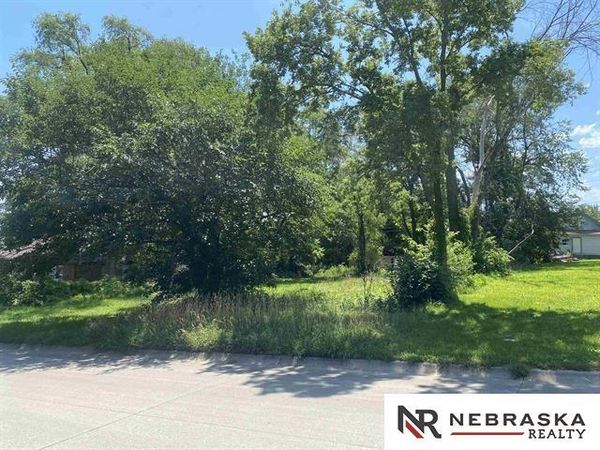 3183 Grand Avenue, Omaha, NE 68111