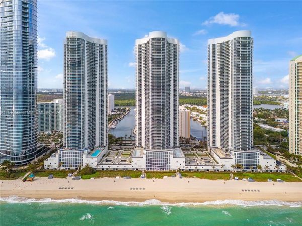 15901 Collins Ave, Unit 2801, Sunny Isles Beach, FL 33160