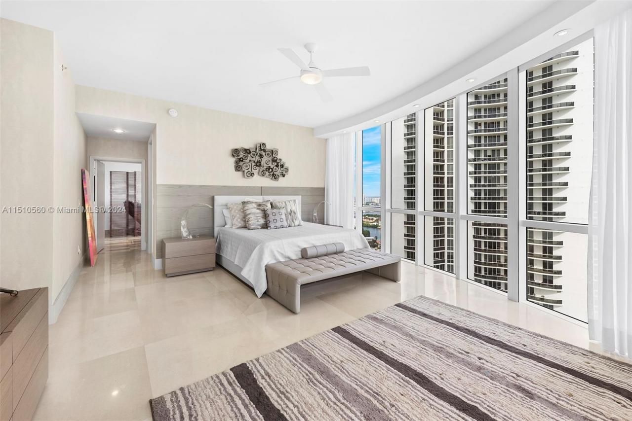 15901 Collins Ave, Unit 2801, Sunny Isles Beach, FL 33160 Photo