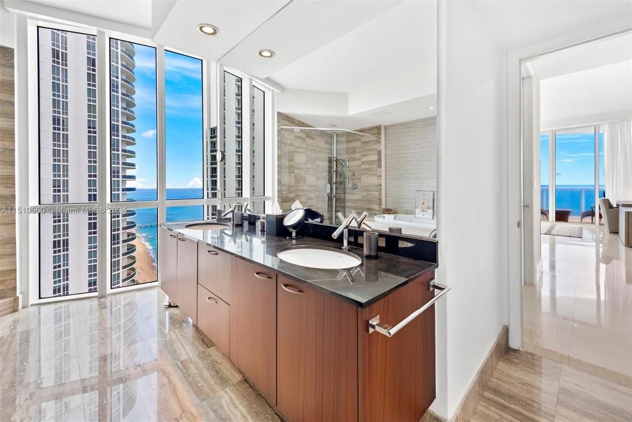 15901 Collins Ave, Unit 2801, Sunny Isles Beach, FL 33160 Photo