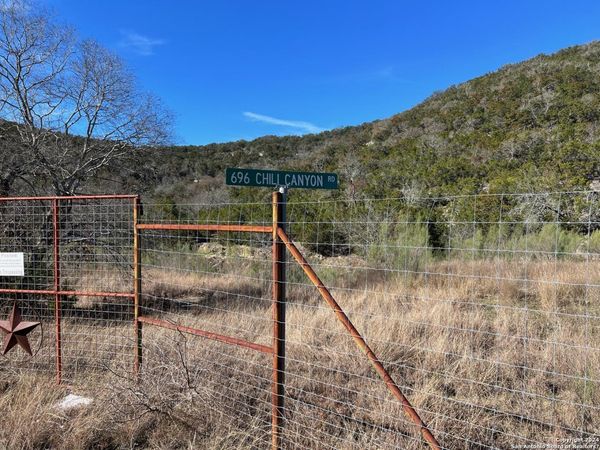 696 CHILI CANYON RD, Tarpley, TX 78003