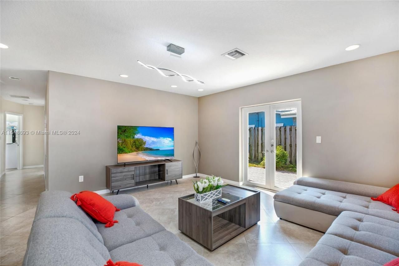 4710 NE 18th Ter, Fort Lauderdale, FL 33308 Photo