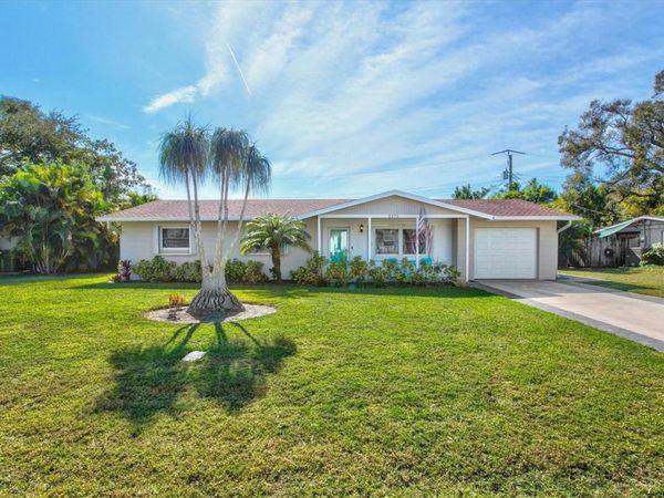 2572 JEFFERSON CIRCLE, SARASOTA, FL 34239