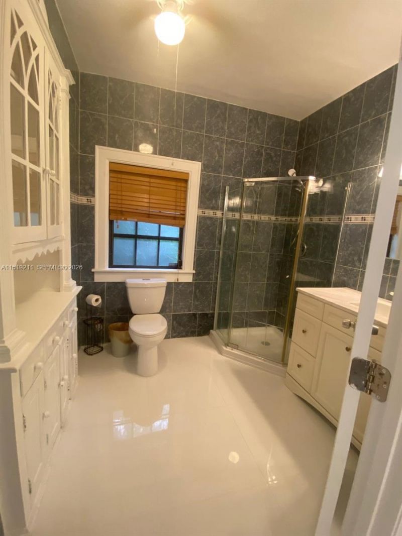 8900 NE 1st Ave, Unit 1, El Portal, FL 33138 Photo