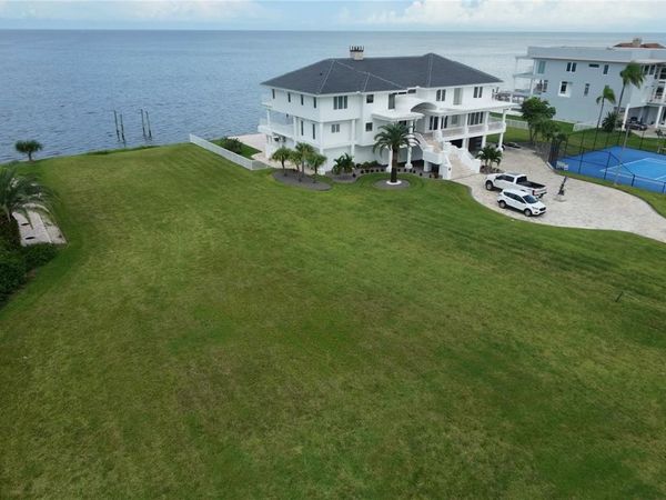 21 WESTSHORE DRIVE, NEW PORT RICHEY, FL 34652