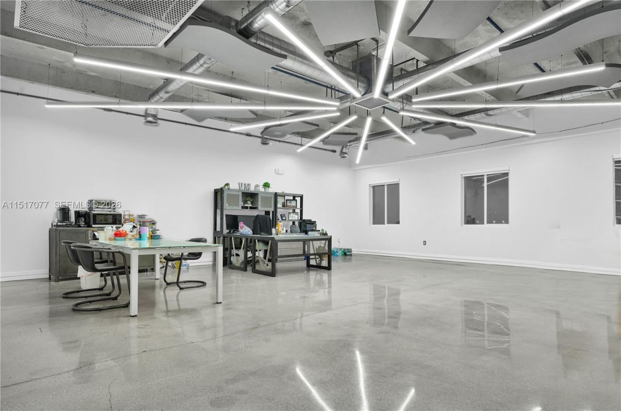 2550 NW 100th Ave, Doral, FL 33172 Photo