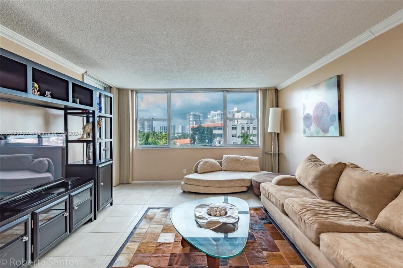 3180 S Ocean Dr, Unit 422, Hallandale Beach, FL 33009 Photo