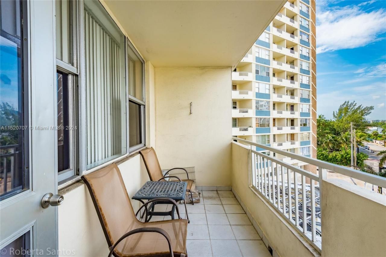 3180 S Ocean Dr, Unit 422, Hallandale Beach, FL 33009 Photo