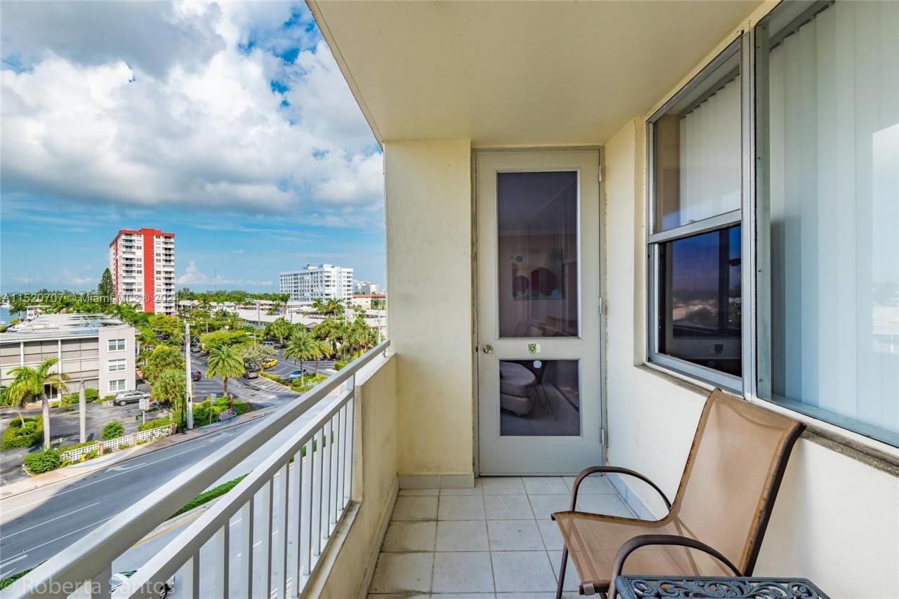 3180 S Ocean Dr, Unit 422, Hallandale Beach, FL 33009 Photo