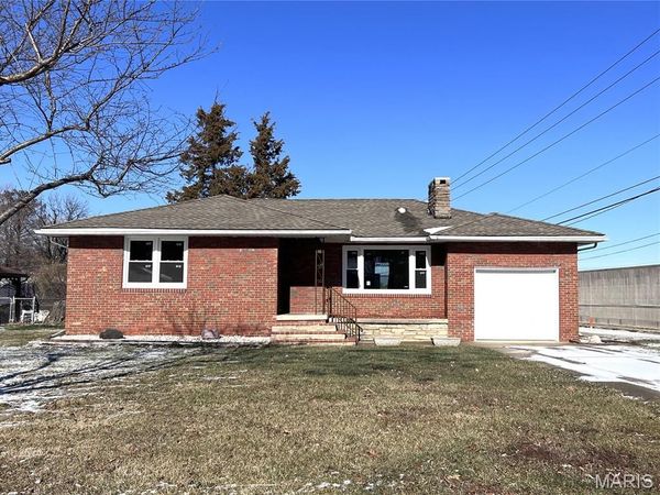 1068 El Paso Lane, East Alton, IL 62024