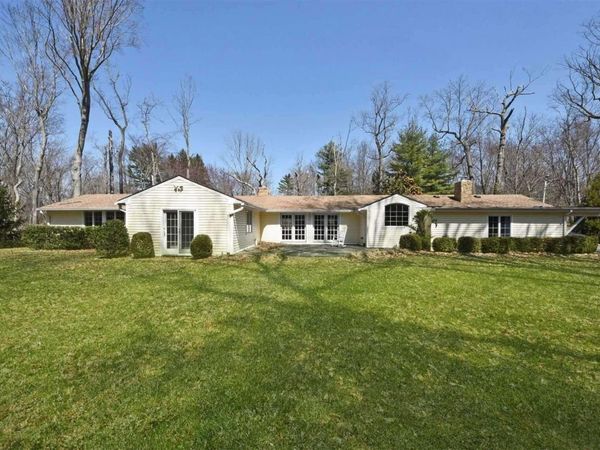 1 Parish Drive, Locust Valley, NY 11560