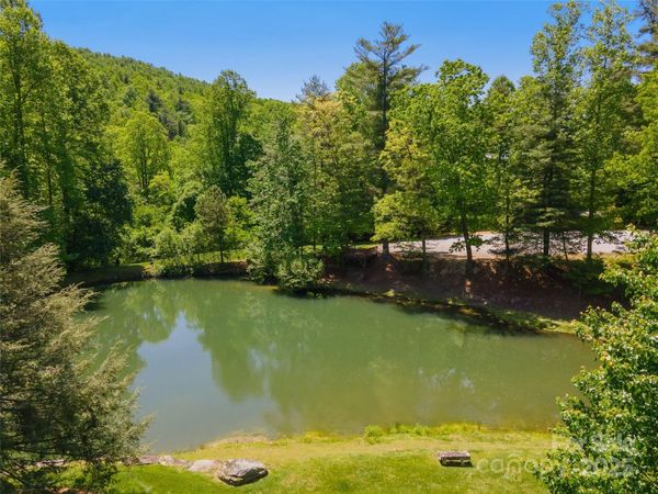 98 Flameleaf Lane, Hendersonville, NC 28739