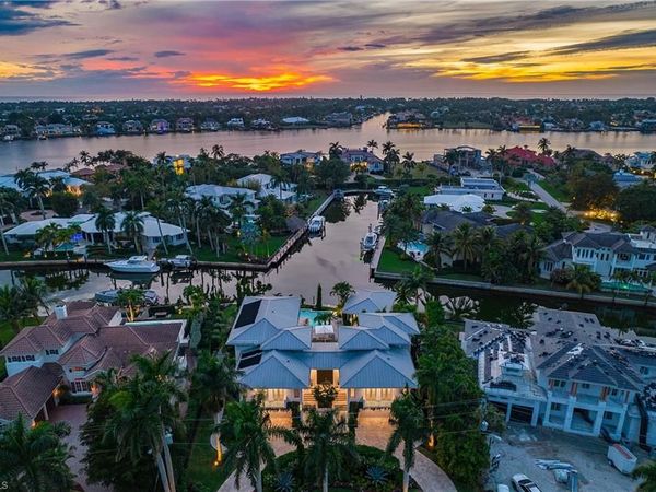 2290 Tarpon RD, NAPLES, FL 34102