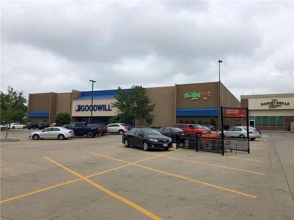 1600 Valley West Drive, West Des Moines, IA 50266