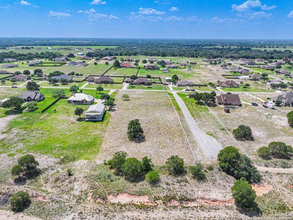 213 ABREGO LAKE DR, Floresville, TX 78114