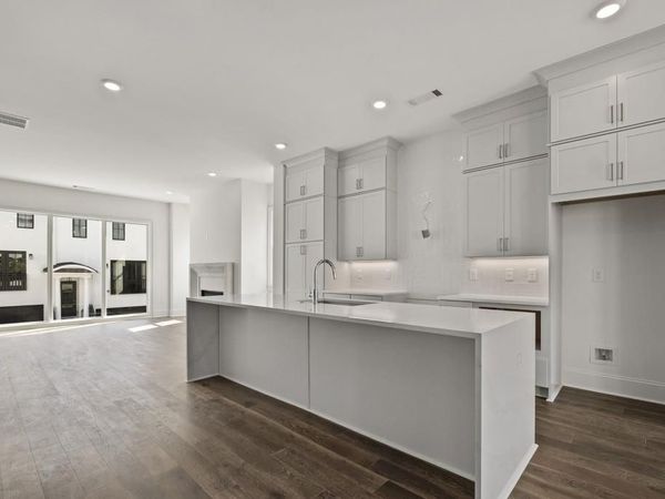 3667 Peachtree Road NE, Unit 13, Atlanta, GA 30319