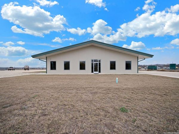 200 N Yule Ave, Charlotte, TX 78011