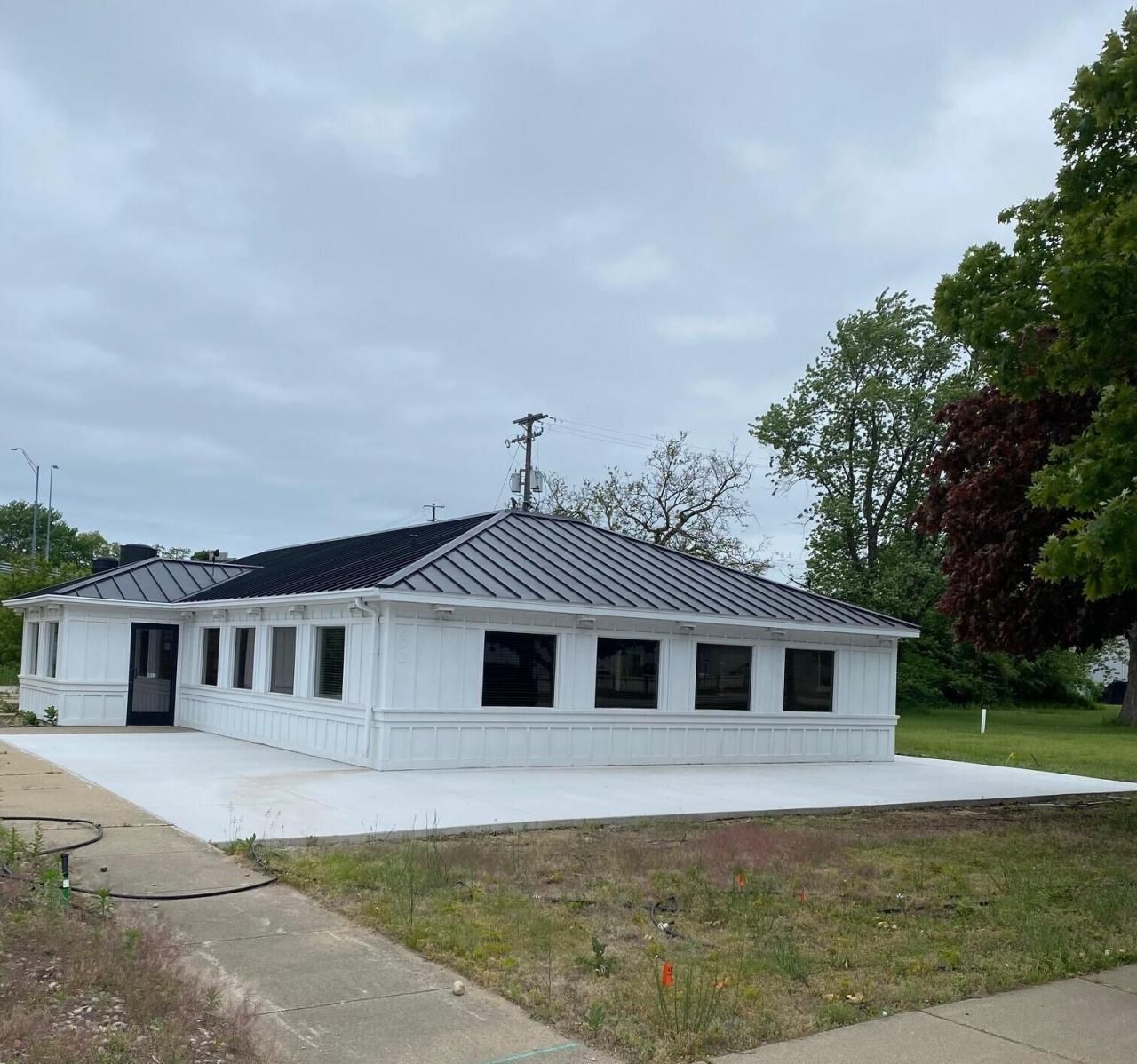 201 Pine Street, Ferrysburg, MI 49409 Main Photo