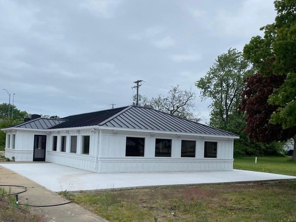 201 Pine Street, Ferrysburg, MI 49409