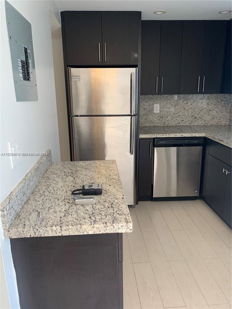 947 Lenox Ave, Unit 204, Miami Beach, FL 33139 Photo