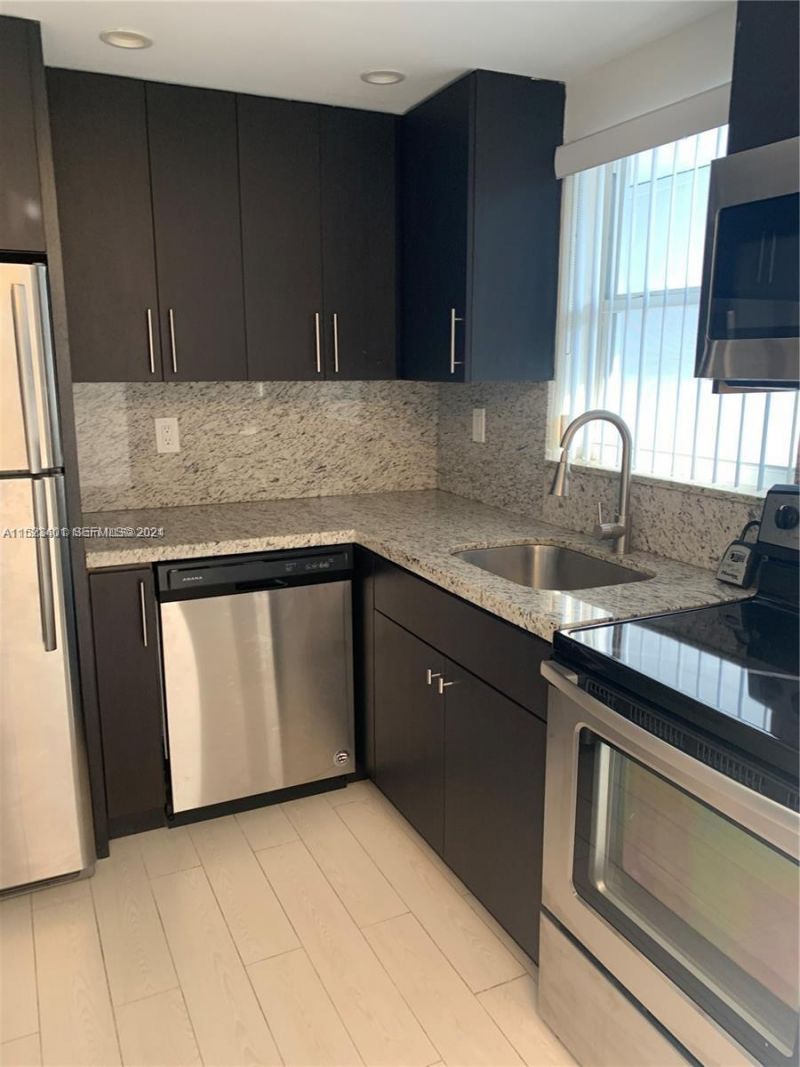 947 Lenox Ave, Unit 204, Miami Beach, FL 33139 Photo