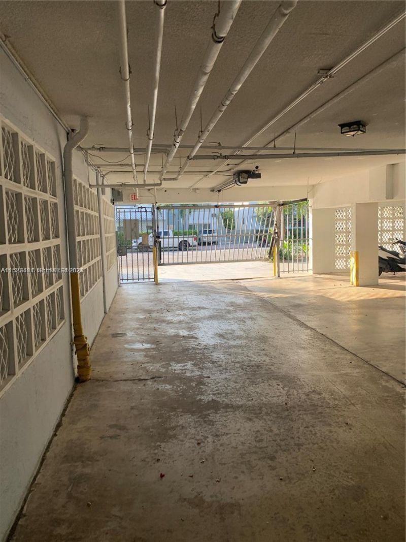 947 Lenox Ave, Unit 204, Miami Beach, FL 33139 Photo