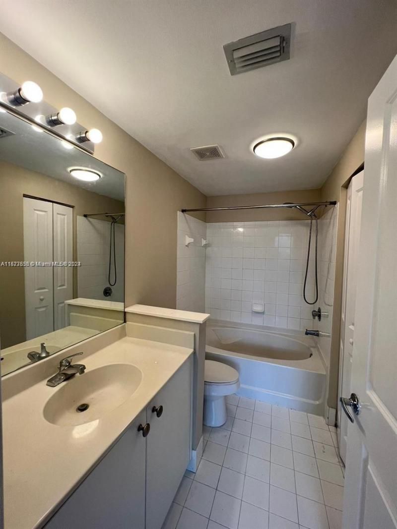 5940 W Sample Rd, Unit 304, Coral Springs, FL 33067 Photo