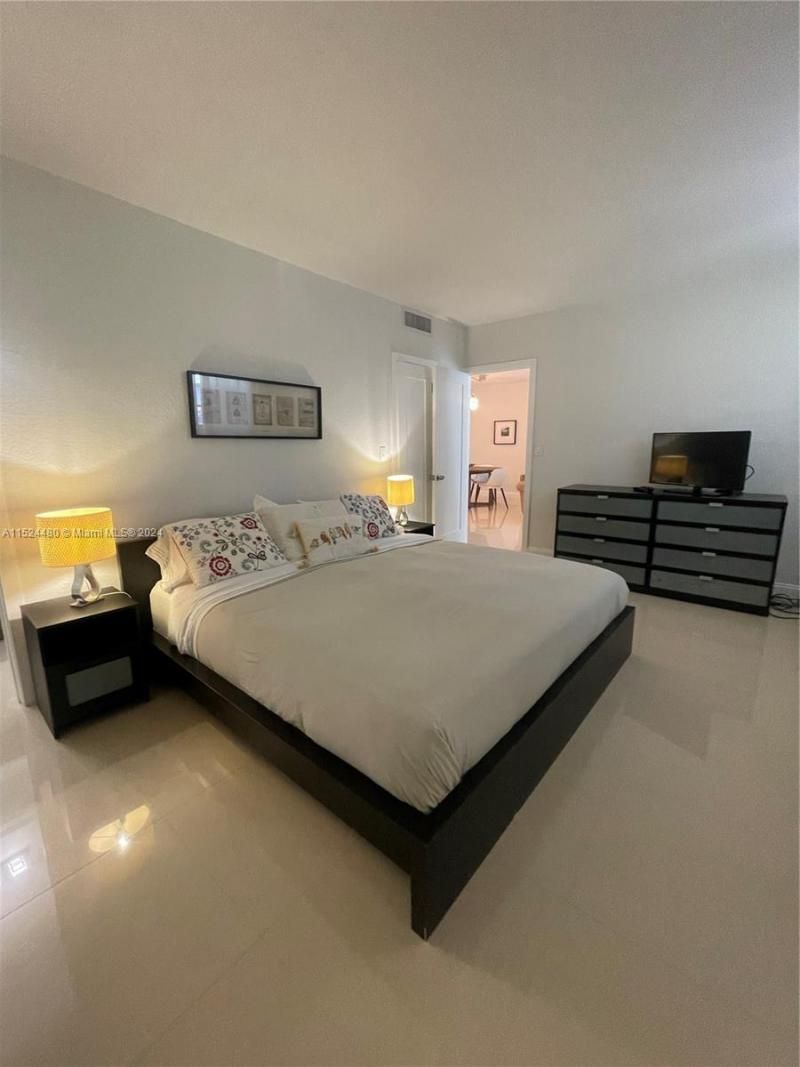 3801 S Ocean Dr, Unit 15V, Hollywood, FL 33019 Photo