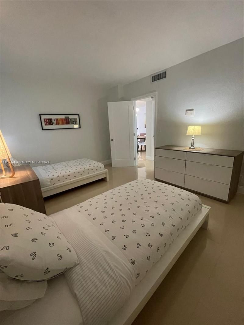 3801 S Ocean Dr, Unit 15V, Hollywood, FL 33019 Photo