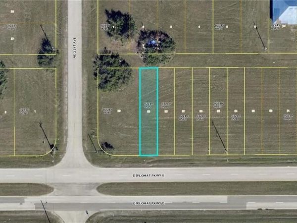 2103 Diplomat PKWY E, CAPE CORAL, FL 33909
