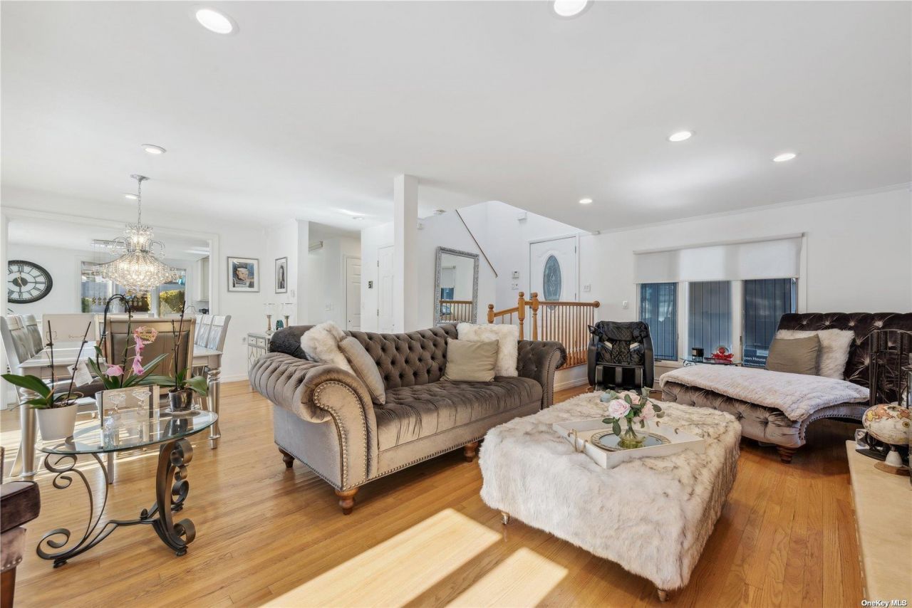 72 Shinbone Lane, Commack, NY 11725 Main Photo