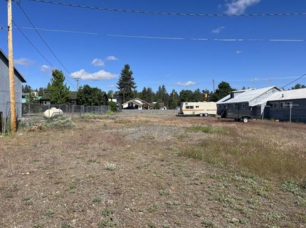 233 Main Street, Chester, CA 00000 Photo