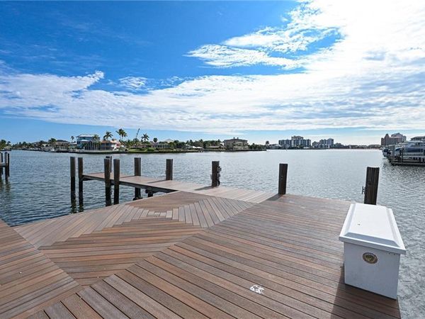 128 BAYVIEW AVE, NAPLES, FL 34108