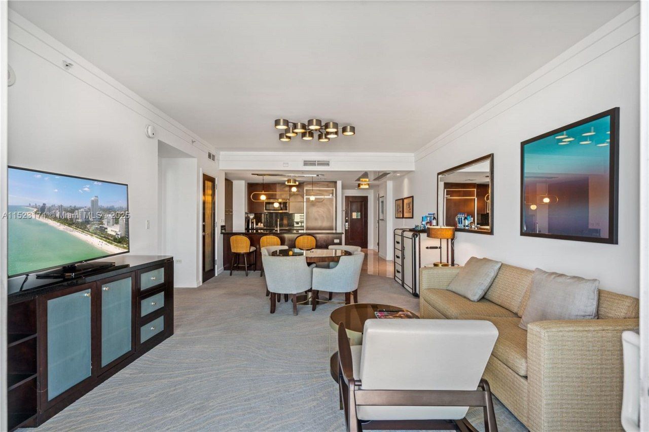 4391 Collins Av, Unit 1007, Miami Beach, FL 33140 Photo