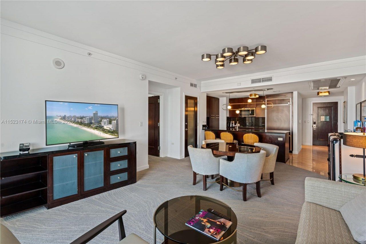 4391 Collins Av, Unit 1007, Miami Beach, FL 33140 Photo