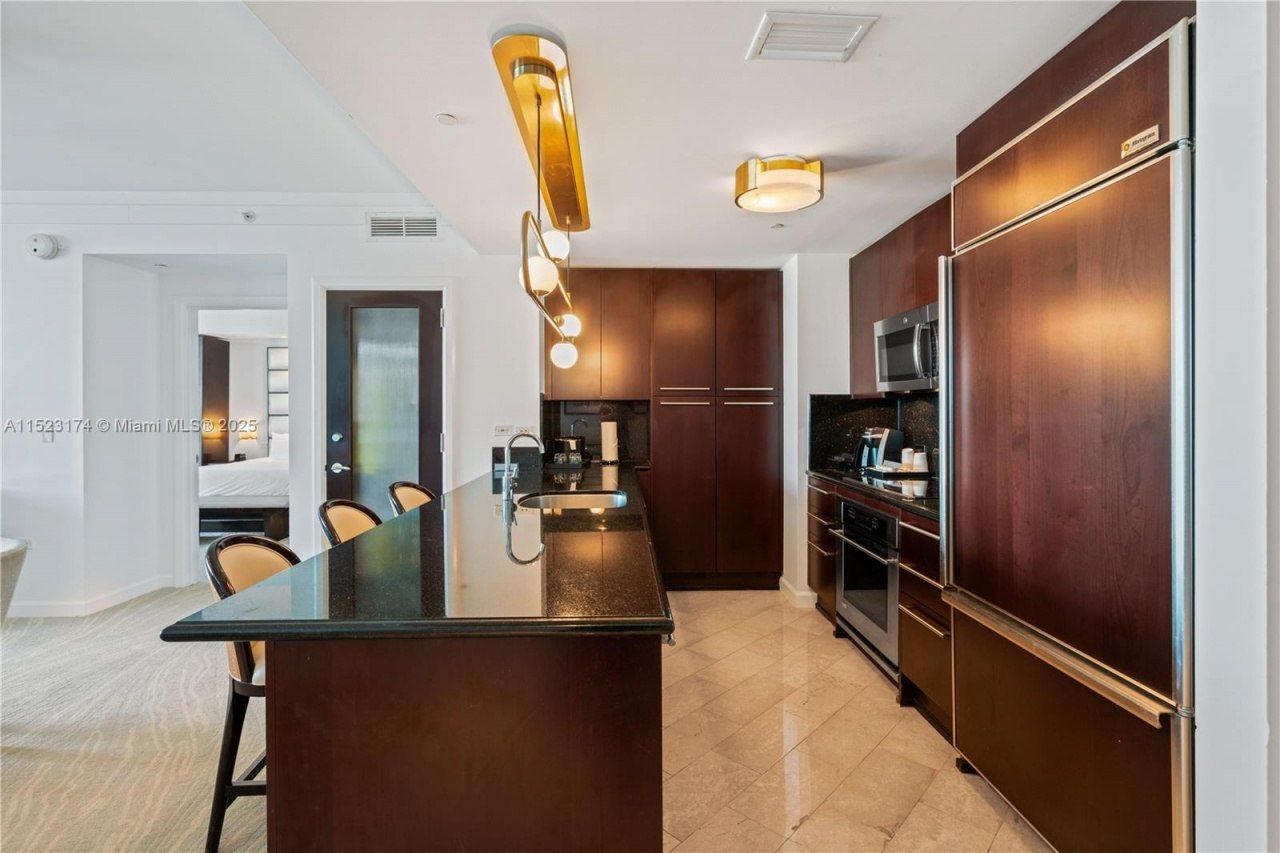 4391 Collins Av, Unit 1007, Miami Beach, FL 33140 Photo