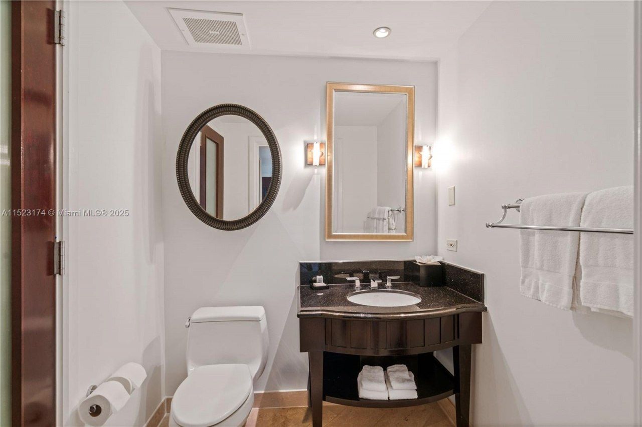 4391 Collins Av, Unit 1007, Miami Beach, FL 33140 Photo