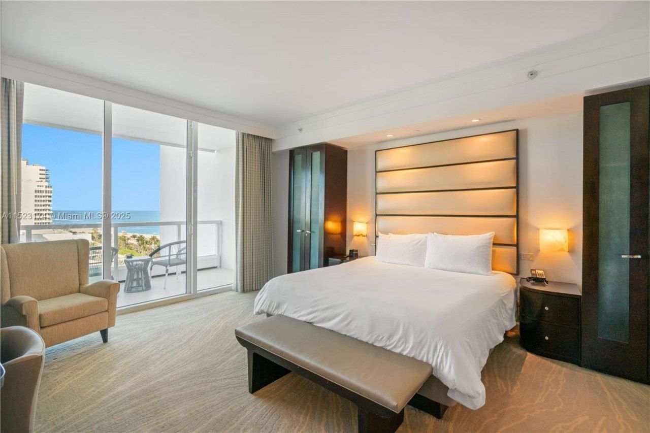 4391 Collins Av, Unit 1007, Miami Beach, FL 33140 Photo