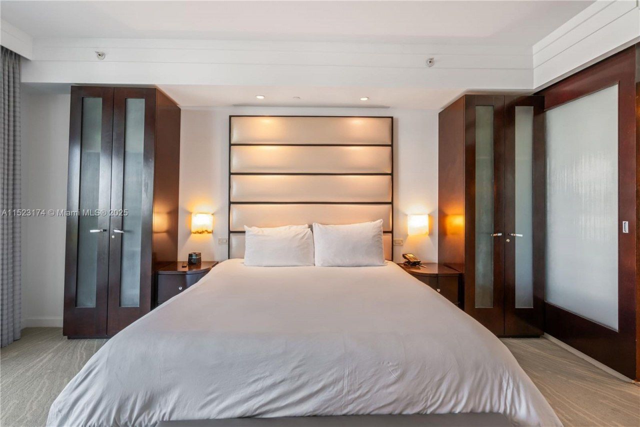 4391 Collins Av, Unit 1007, Miami Beach, FL 33140 Photo