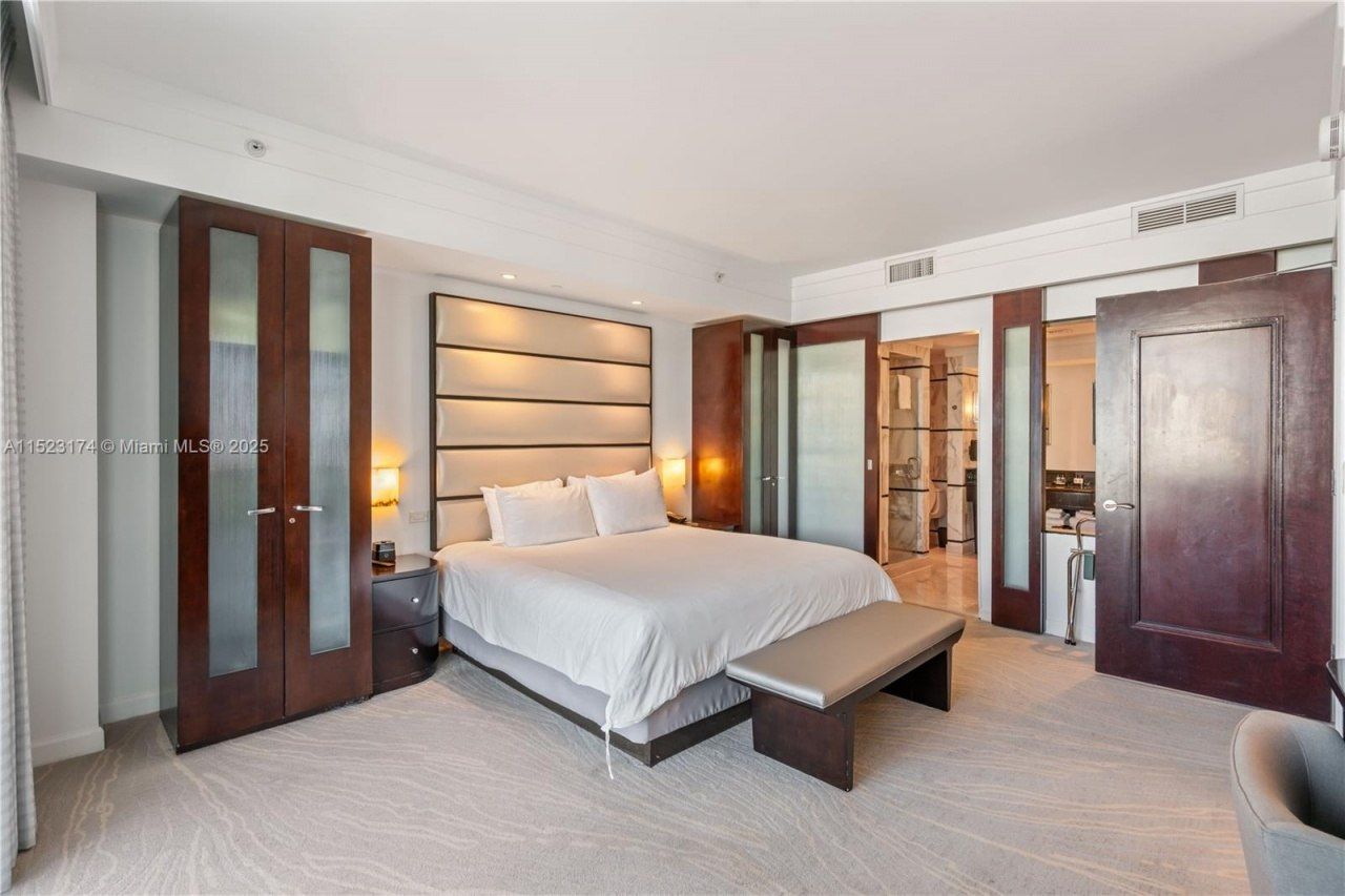 4391 Collins Av, Unit 1007, Miami Beach, FL 33140 Photo