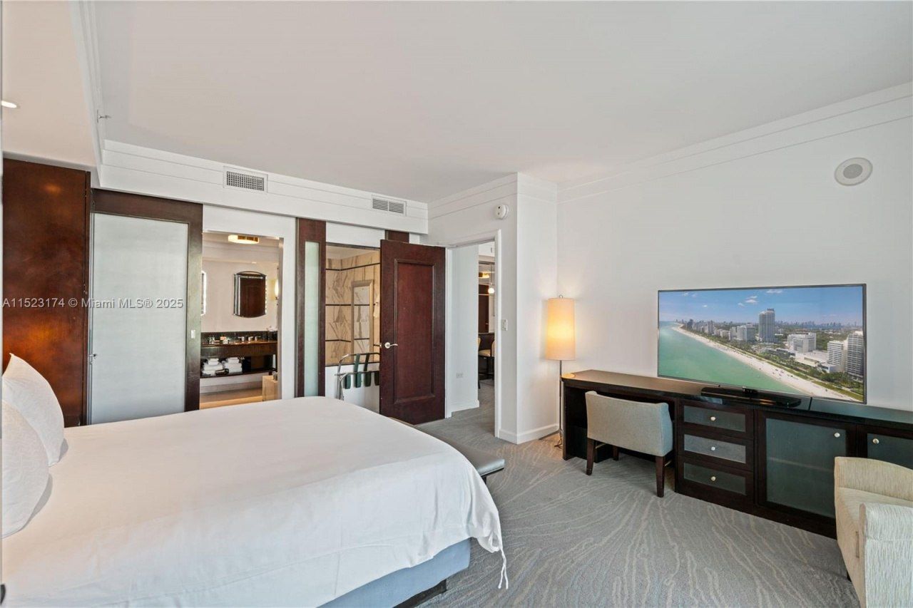 4391 Collins Av, Unit 1007, Miami Beach, FL 33140 Photo