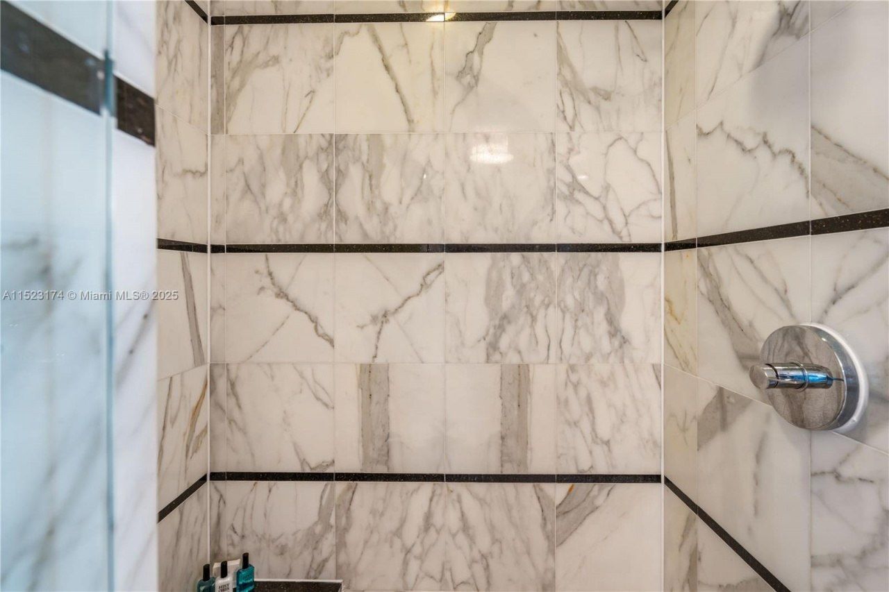 4391 Collins Av, Unit 1007, Miami Beach, FL 33140 Photo