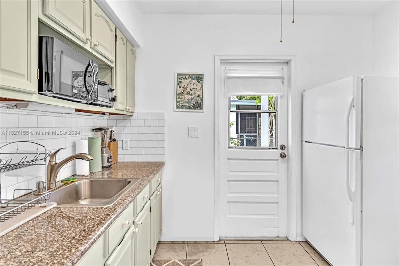 1220 NE 128th St, North Miami, FL 33161 Photo