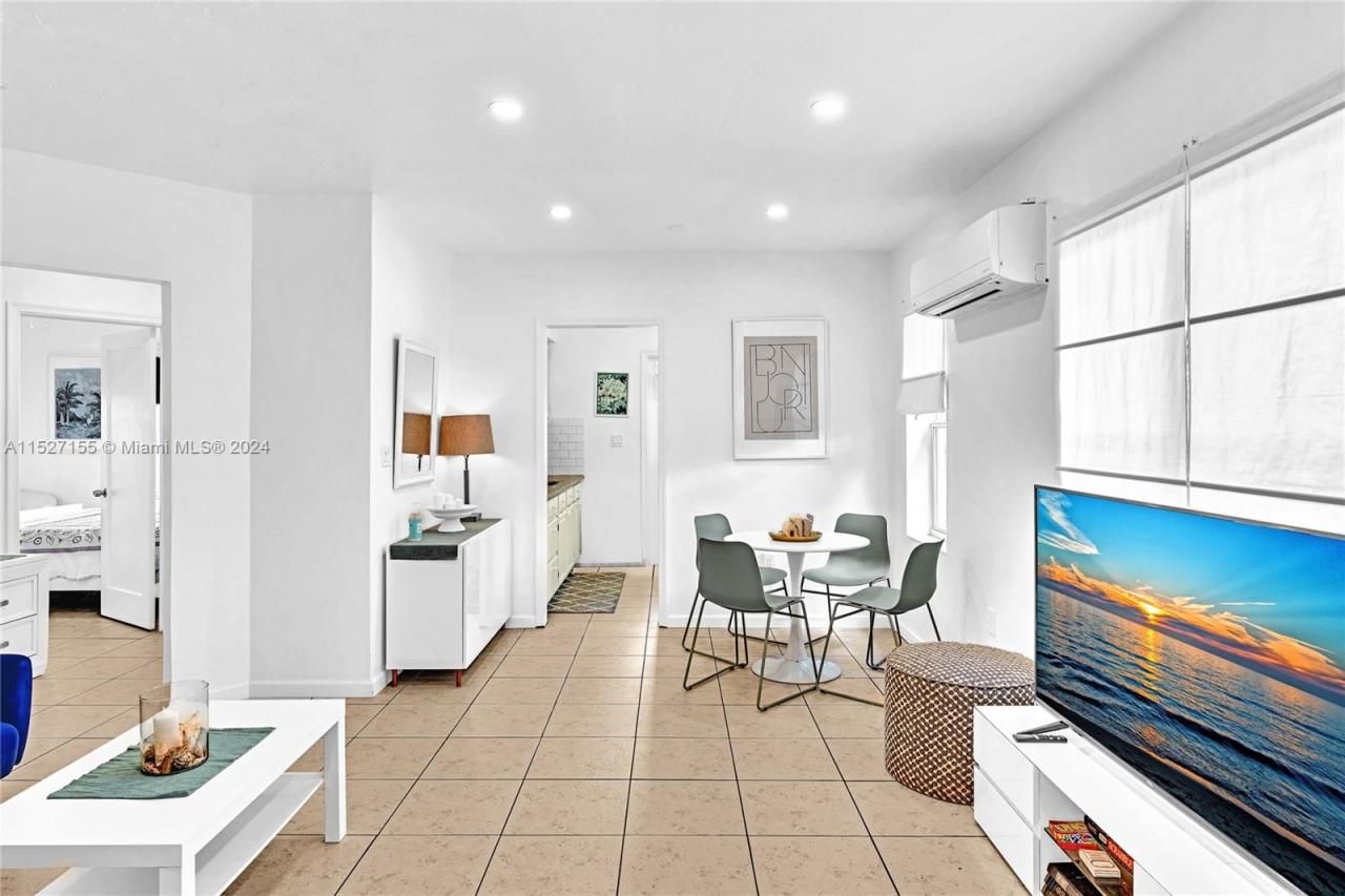 1220 NE 128th St, North Miami, FL 33161 Photo