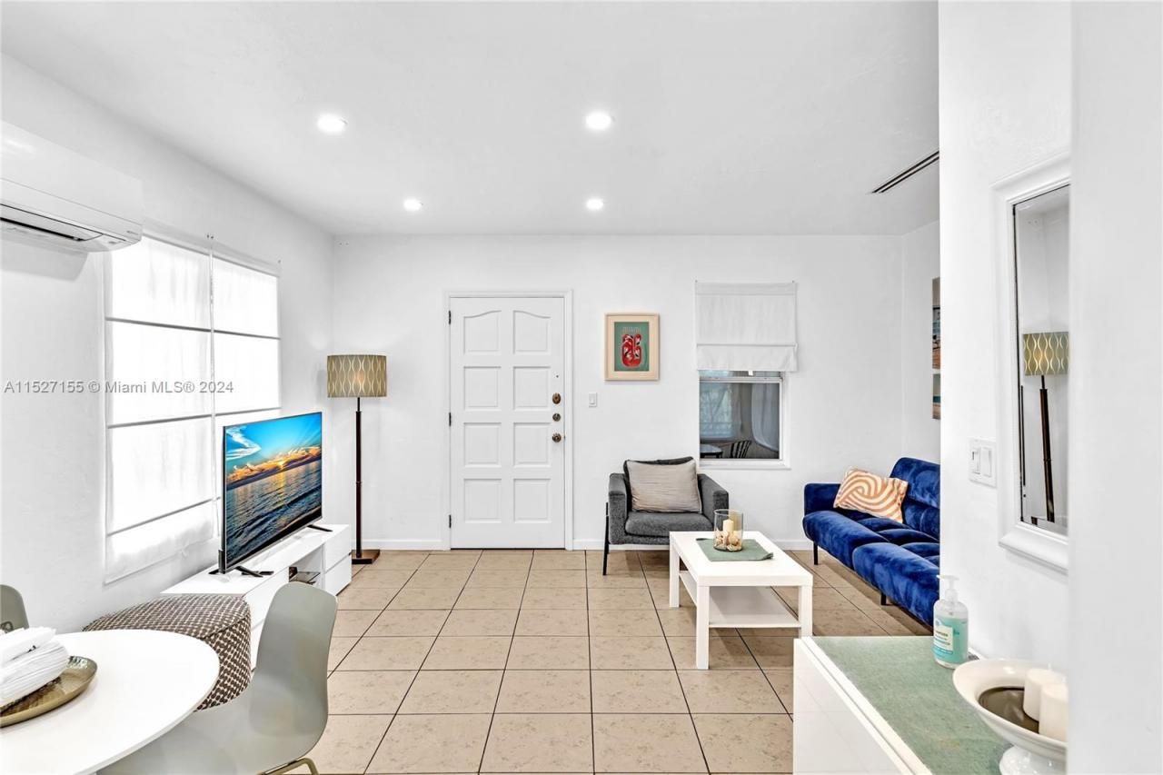 1220 NE 128th St, North Miami, FL 33161 Photo