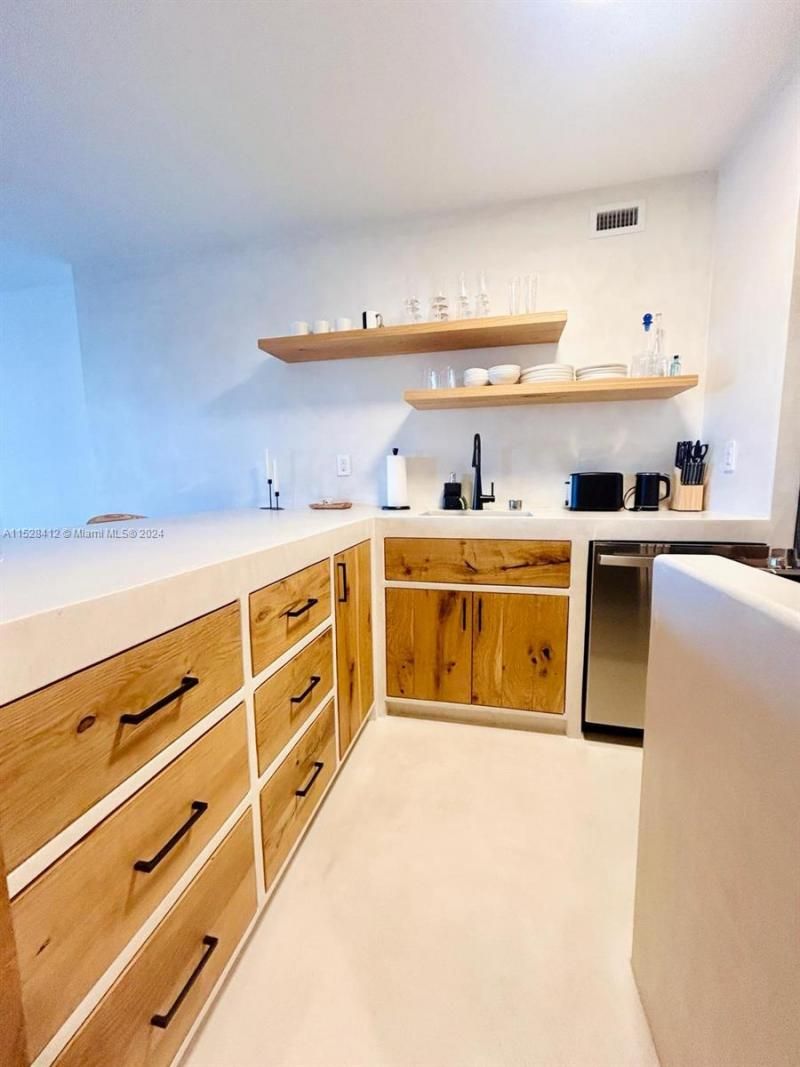 100 Lincoln Rd, Unit 1543, Miami Beach, FL 33139 Photo