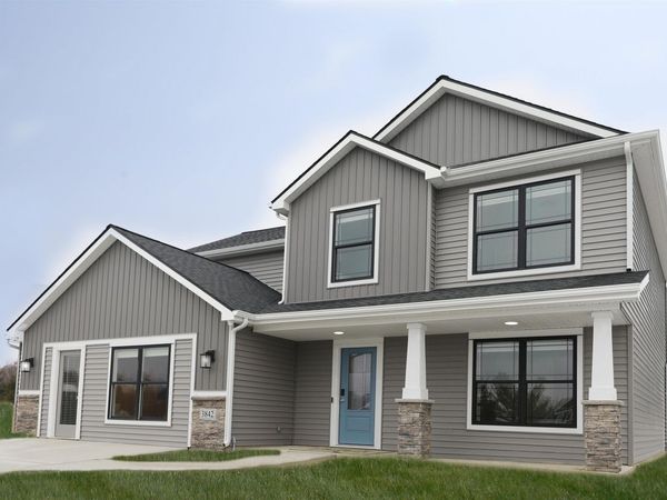 3842 Shadowood Lakes Trail, Fort Wayne, IN 46818