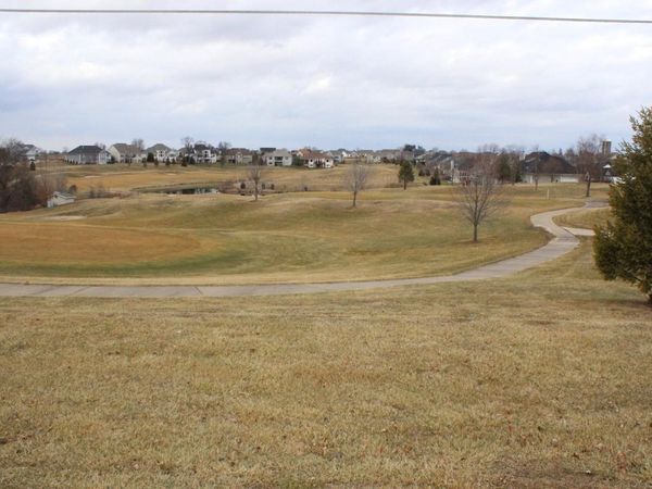 000 Forest Grove Road, Le Claire, IA 52753