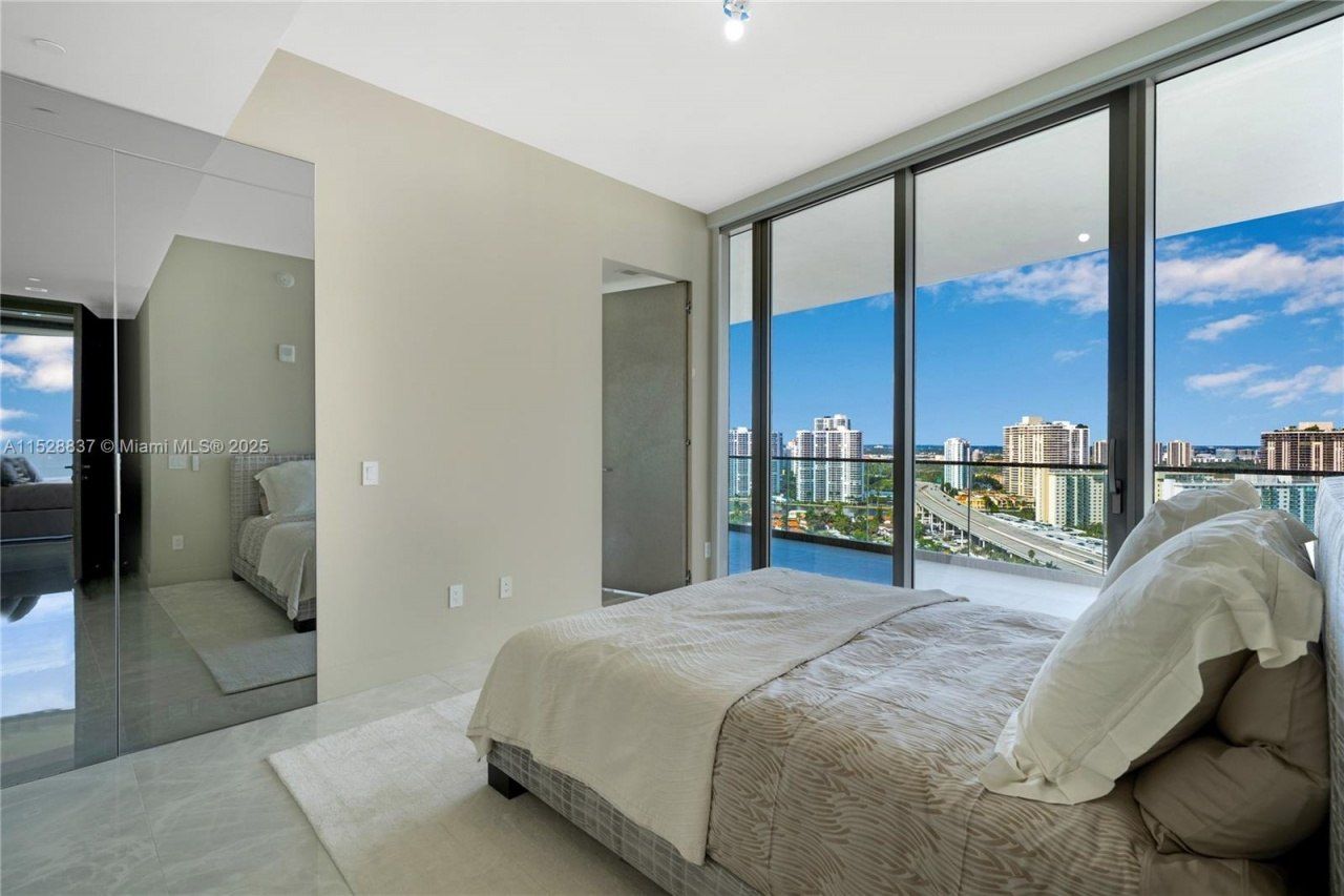 18975 Collins Ave, Unit 2000, Sunny Isles Beach, FL 33160 Photo