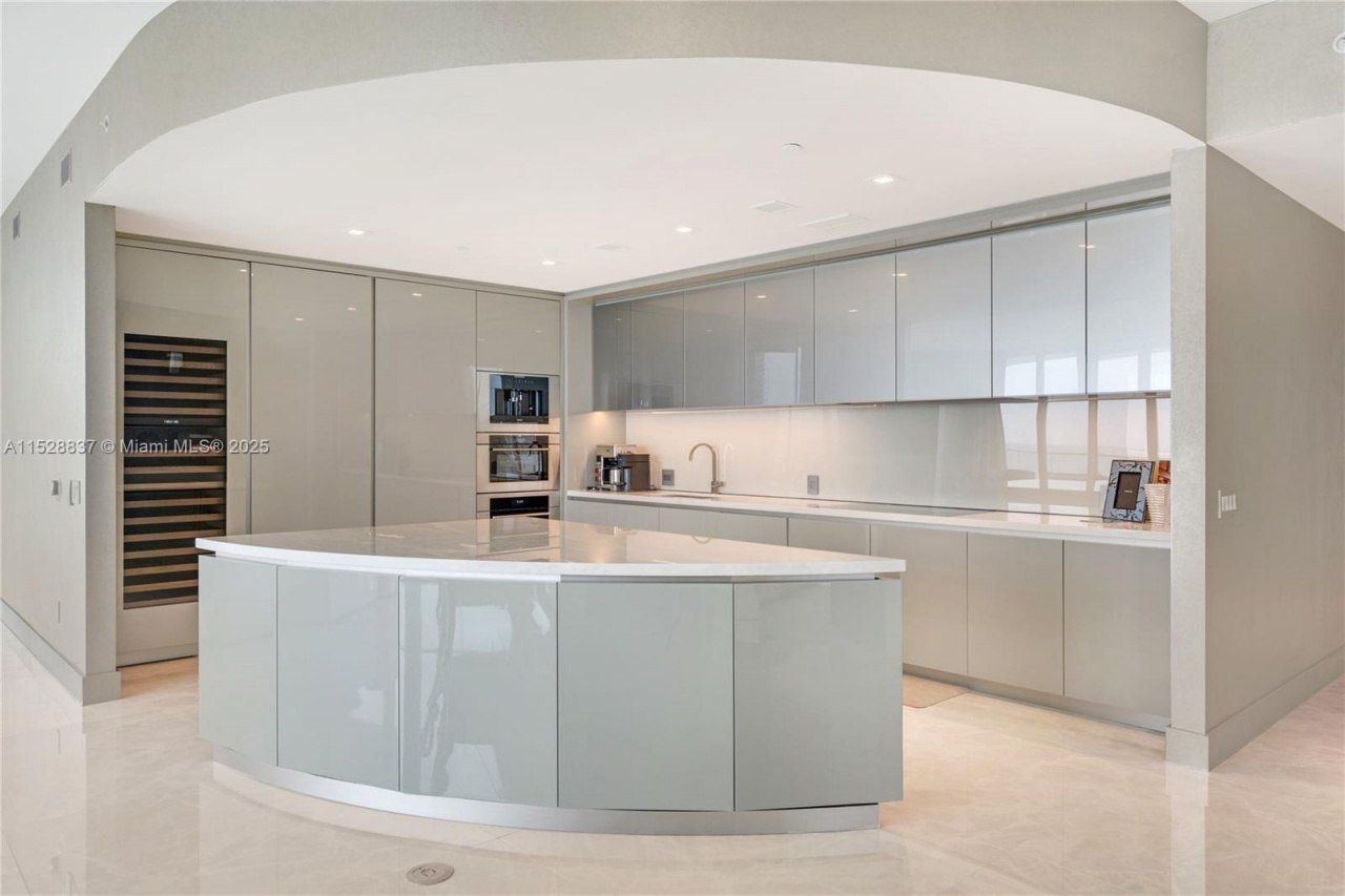 18975 Collins Ave, Unit 2000, Sunny Isles Beach, FL 33160 Photo